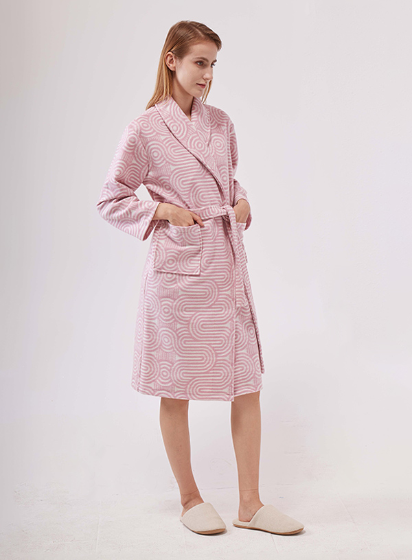 Do faux fur bathrobes lose their shape easily?