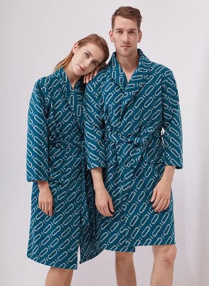 Can faux fur bathrobes meet the aesthetic needs of different consumers?