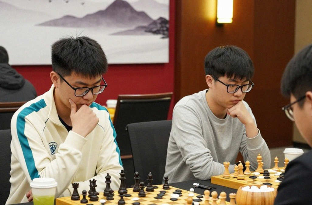 ChessBase Magazine #225: One Wrong Headline, One Training Package, and the Board Stranded In Between ChessBase Magazine #225: One Wrong Headline, One Training Package, and the Board Stranded In Between