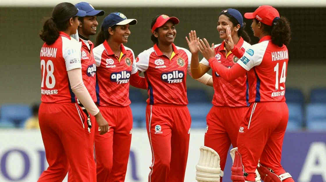 খালি ডেটার বাজার: ট্রান্সফার গুজবের অর্থনীতিতে লাভ কাদের, ক্ষতি কার
