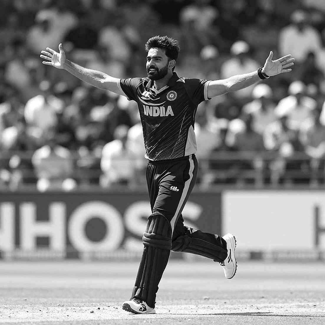 খালি স্টেডিয়ামের নীরবতার জিওমেট্রি: ফুটবল থেকে ক্রিকেটে গুণগতকরণের নতুন ভাষা