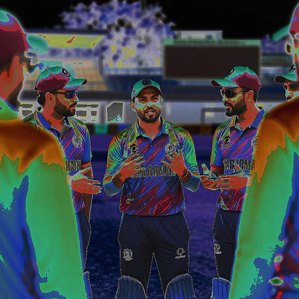 রাওয়ালপিন্ডির সমতল পিচে ১৬ হাজার রানের মাইলফলক: বাবর আজমের অর্জনের ভেতরের অঙ্কটা কে দেখছে?